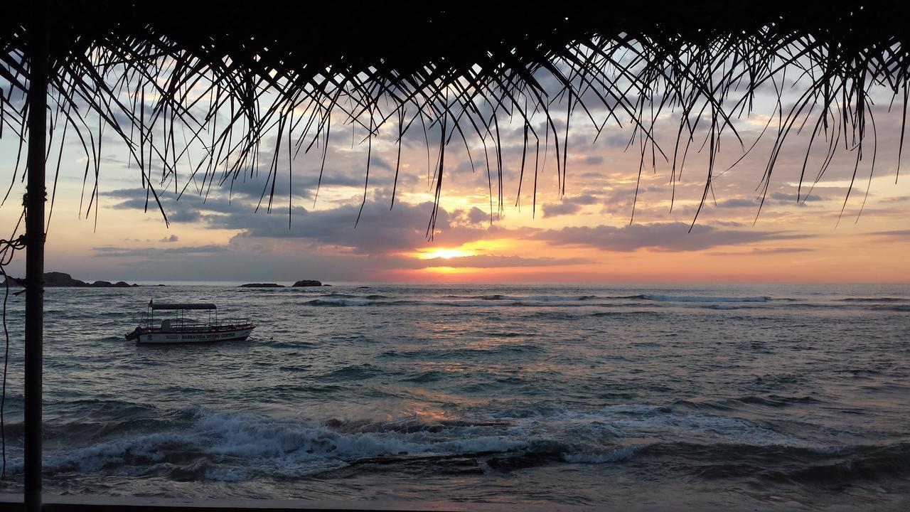 Coral Seas Beach Хиккадува Экстерьер фото