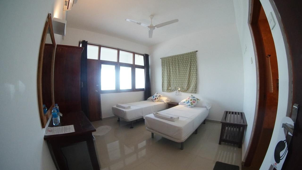 Coral Seas Beach Хиккадува Экстерьер фото