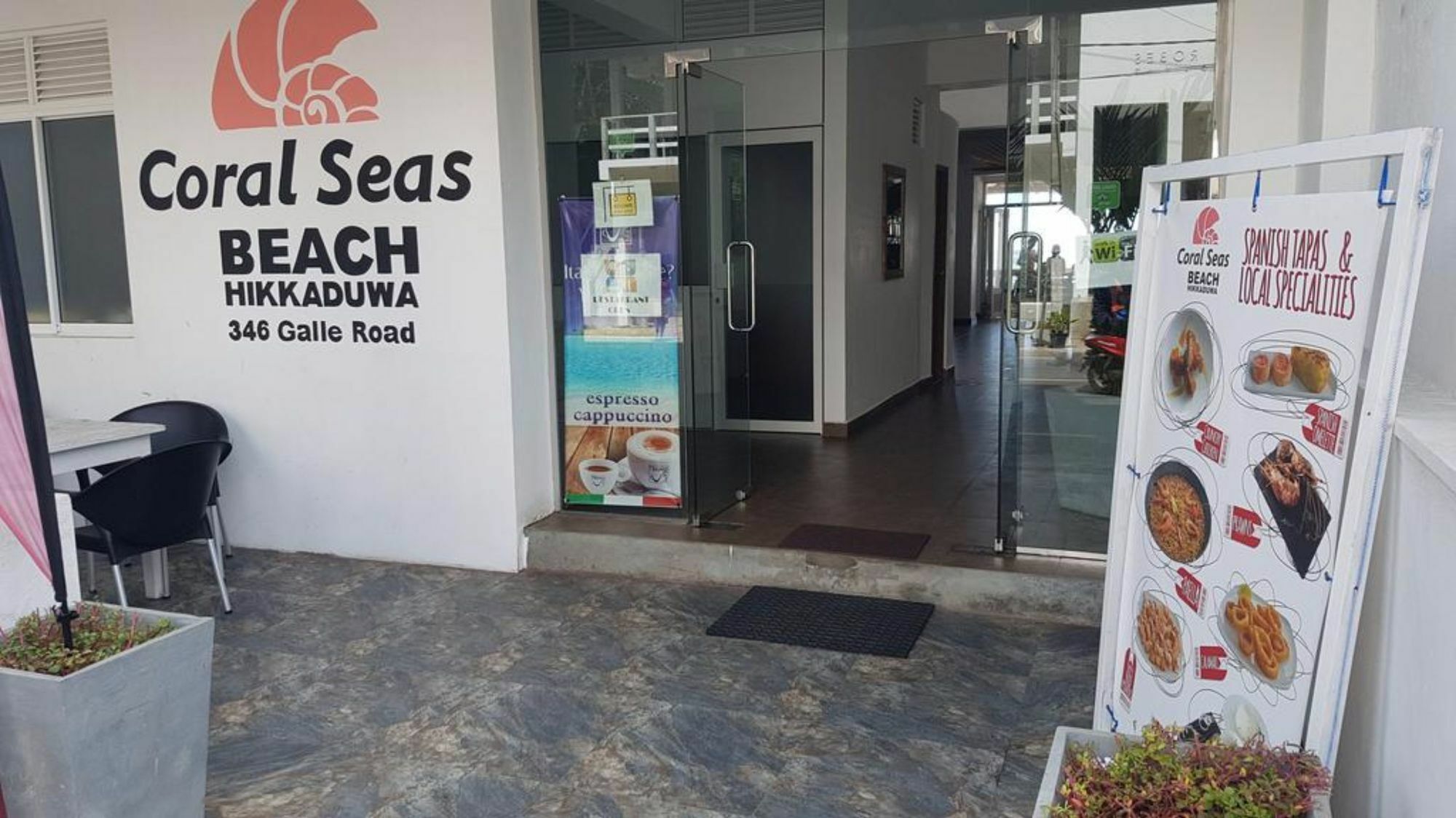 Coral Seas Beach Хиккадува Экстерьер фото